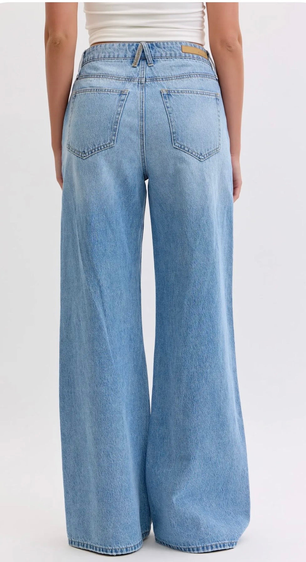 JEANS DE PIERNA ANCHA CELLO
