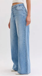 JEANS DE PIERNA ANCHA CELLO