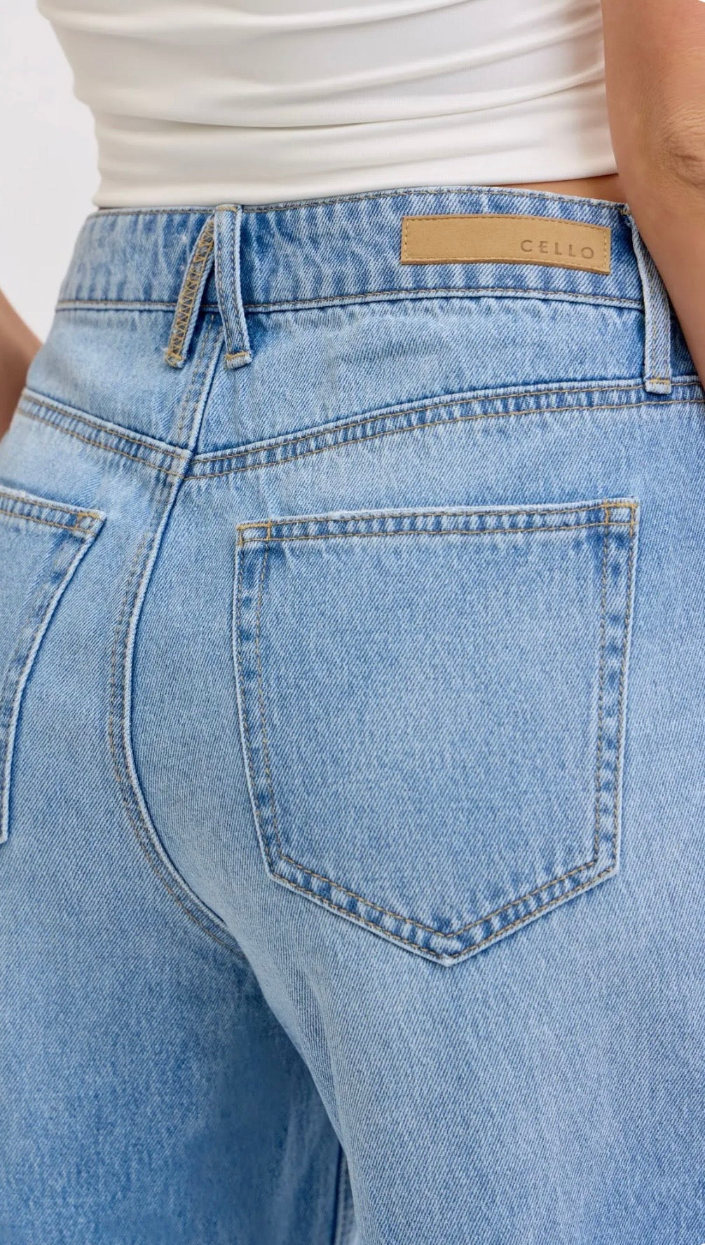 JEANS DE PIERNA ANCHA CELLO
